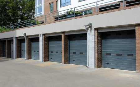 Where can businesses find emergency Commercial Garage Door Repair in Bakersfield