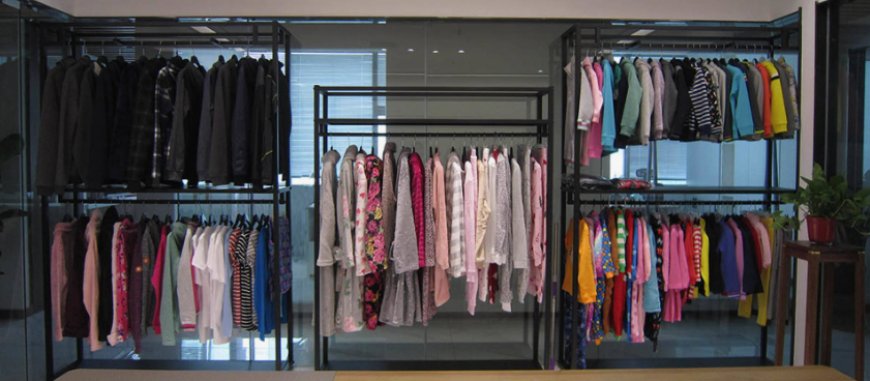Navigating UK Wholesale Markets: What to Know About Clothing, Scarves, and Accessories