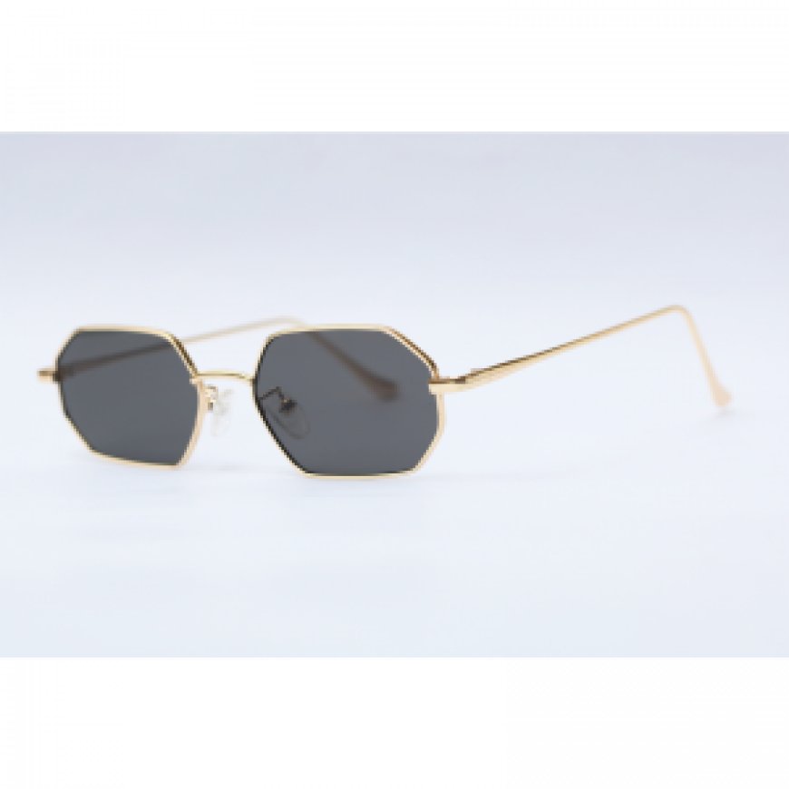Vision Meets Fashion – Explore Designer Glasses & Ray-Ban Wayfarers in Pakistan